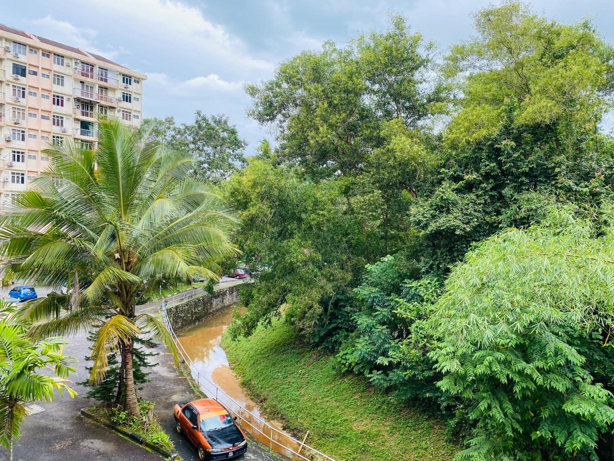 Batu Ferringhi Bayu Emas Apartment Экстерьер фото