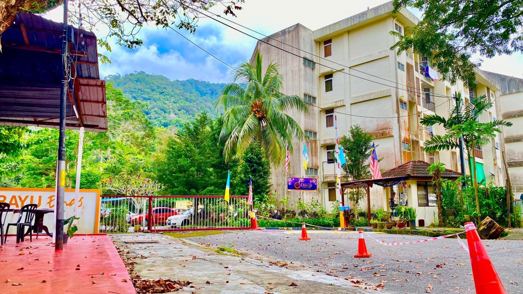 Batu Ferringhi Bayu Emas Apartment Экстерьер фото